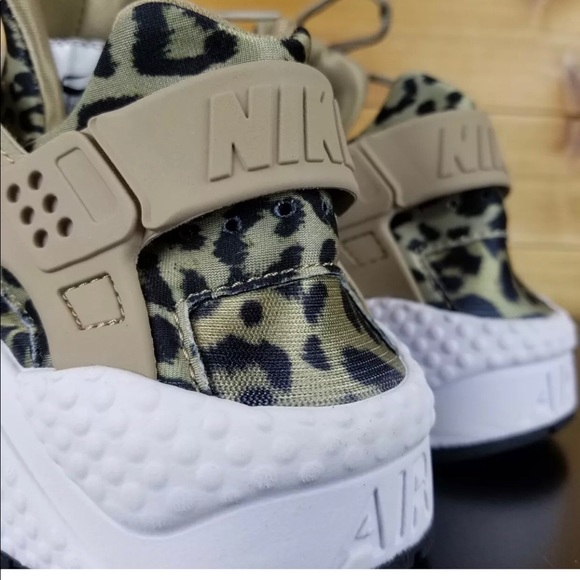 Women’s Nike Huaraches size 7.5 - Picture 3 of 5